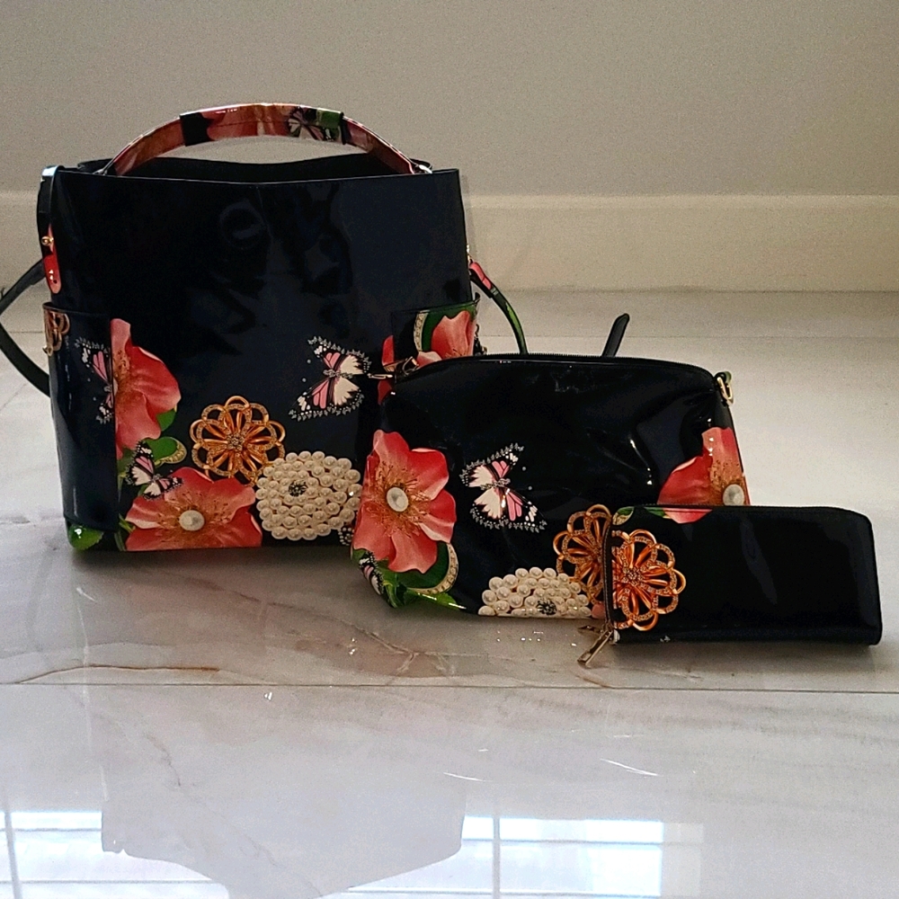 Elegant flower+jewelry 3 piece bag!